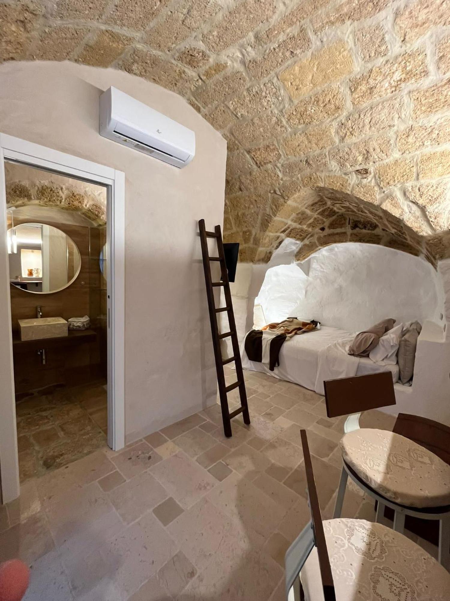 La Segreta Del Castello, Private Access Bed and Breakfast Gioia Del Colle Eksteriør billede